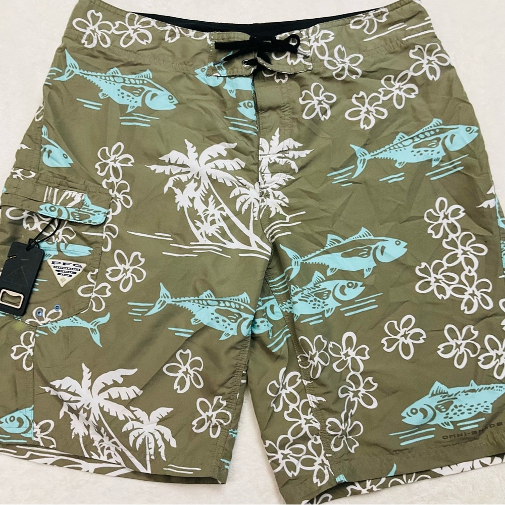 COLUMBIA PFG Omni-Shade Olive Cargo Fishing  Board Shorts Fish Print & Tool